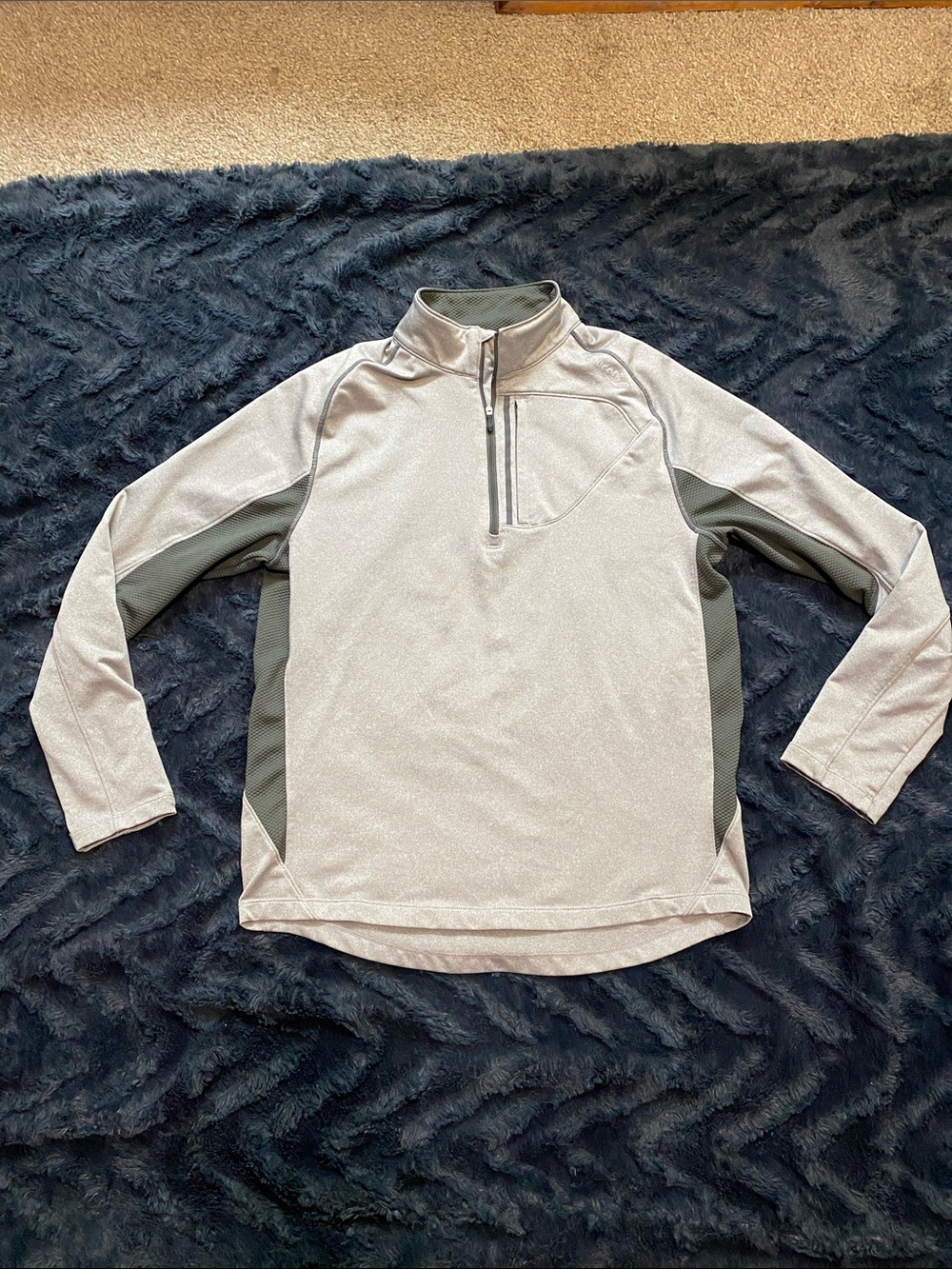 Saucony Men's Light Gray Quarter-Zip Pullover